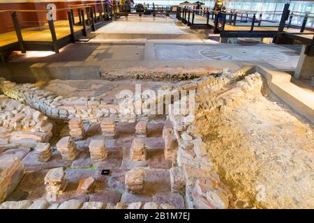 Der römische Hypokausten, Fußbodenheizung, im Fishbourne Roman Palace befindet sich im Dorf Fishbourne, Chichester in West Sussex. (114) Stockfoto