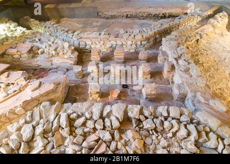 Der römische Hypokausten, Fußbodenheizung, im Fishbourne Roman Palace befindet sich im Dorf Fishbourne, Chichester in West Sussex. (114) Stockfoto