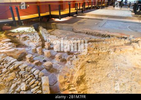 Der römische Hypokausten, Fußbodenheizung, im Fishbourne Roman Palace befindet sich im Dorf Fishbourne, Chichester in West Sussex. (114) Stockfoto