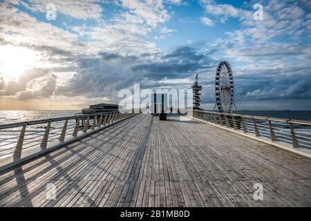 Die Scheveninger Pier in Den Haag. Niederlande. Stockfoto