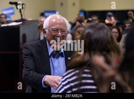 Charleston, Vereinigte Staaten. Februar 2020. Februar 2020 - Charleston, South Carolina, Vereinigte Staaten - spricht der demokratische Präsidentschaftskandidat Senator Bernie Sanders bei einer Wahlkampfveranstaltung am 26. Februar 2020 im Charleston Area Convention Center in Charleston, South Carolina, an. Credit: Paul Hennessy/Alamy Live News Stockfoto