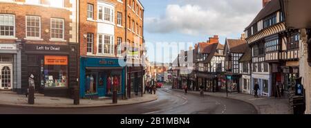 Wyle Cop eine Straße im historischen Shrewsbury mit elisabethanischen Fachwerkbauten Stockfoto