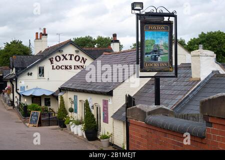 Das Foxton Locks Inn bei Foxton Locks an der Leicester Line des Grand Union Canal, Leicestershire, England Stockfoto