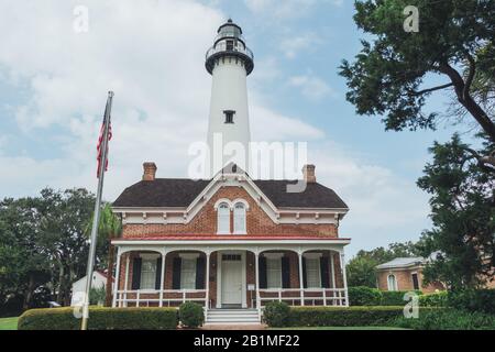 ST. SIMONS, GEORGIA - 18. September 2019: Der historische Leuchtturm auf der Insel Saint simons. Stockfoto