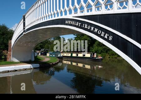 Gusseisenbrücke über den Kanal bei Braunston, Northamptonshire, England Stockfoto