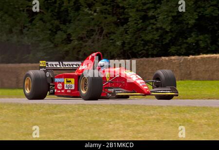 Ferrari 412 3,5 l V12 Formel-1-Wagen (gefahren von Gerhard Berger in der Saison 1995), der auf dem Goodwood Festival of Speed demonstriert wurde. Stockfoto
