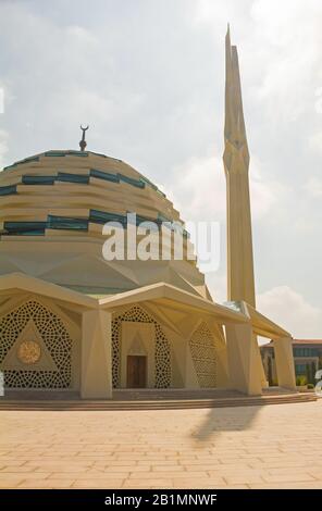 Die moderne Moschee 2015 an der Theologischen Fakultät der Marmara-Universität in Uskudar, Istanbul Stockfoto