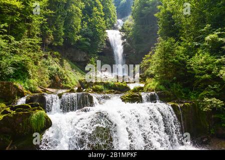 Gießbacher Wasserfall am Brienzersee in den Berner Alpen/Schweiz Stockfoto