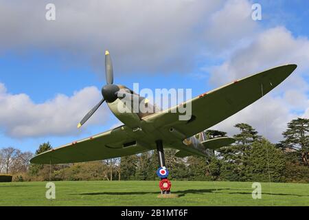 Supermarine Spitfire (Replica in voller Größe), RAF Fighter Command HQ, Bentley Priory, Stanmore, Harrow, Greater London, England, Großbritannien, Großbritannien, Europa Stockfoto