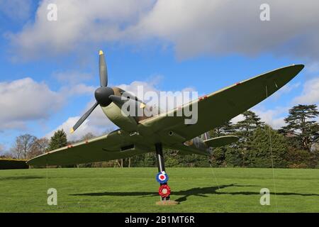 Supermarine Spitfire (Replica in voller Größe), RAF Fighter Command HQ, Bentley Priory, Stanmore, Harrow, Greater London, England, Großbritannien, Großbritannien, Europa Stockfoto