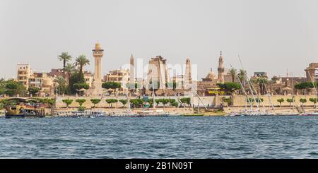 Luxor, Ägypten - 16. April 2019: Der Karnak-Tempel am Nilfluss in Luxor, Ägypten Stockfoto