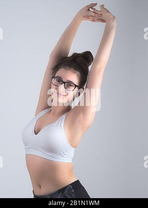 Junge, Bespeckte Teenie-Mädchen Posieren in Sportswear Stockfoto