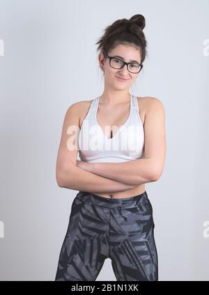 Junge, Bespeckte Teenie-Mädchen Posieren in Sportswear Stockfoto