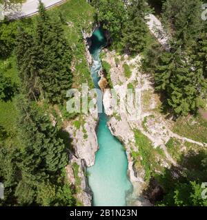 Luftbild über den Fluss Soca im Nationalpark Triglav, Slowenien Stockfoto