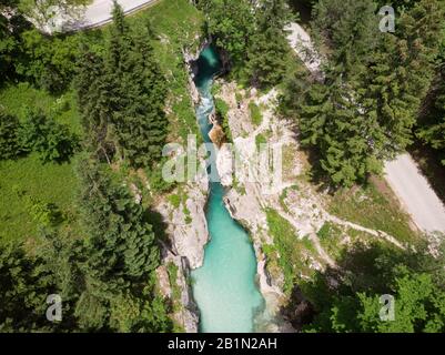 Luftbild über den Fluss Soca im Nationalpark Triglav, Slowenien Stockfoto