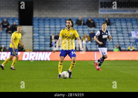 London, ENGLAND - 26. FEBRUAR Ivan Sunjic aus Birmingham im Rahmen des Sky Bet Championship Matches zwischen Millwall und Birmingham City in Den, London am Mittwoch, 26. Februar 2020 im Einsatz. (Kredit: Ivan Yordanov/MI News)Foto darf nur für redaktionelle Zwecke in Zeitungen und/oder Zeitschriften verwendet werden, Lizenz für kommerzielle Nutzung erforderlich Kredit: MI News & Sport /Alamy Live News Stockfoto