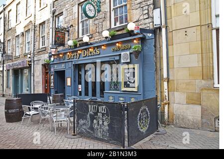 Außenansicht des berühmten Dirty Dick's Pubs in Rose Street, Edinburgh, Schottland, Großbritannien Stockfoto