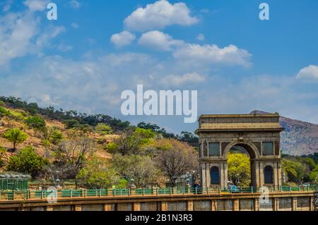 Hartbeespoort Dam Arch Eingang mit Wappen Tore Denkmal auf der Flut Verdammung in der North West Provinz Soyth Afrika Stockfoto