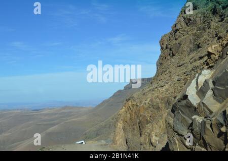 Schön und grün Sani Pass unter Drakensberge in Südafrika in der Nähe von Lesotho Königreich Grenze Stockfoto