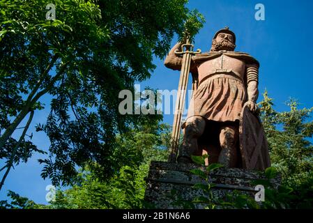 Mit Blick auf das Tweed Valley in der Nähe von Melrose das Denkmal für Sir William Wallace, das Im Jahr 1814 auf dem Bemersyde Estate errichtet wurde. Stockfoto