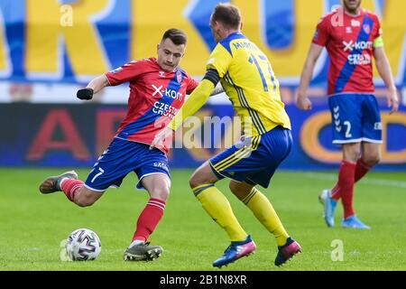 Fran Tudor von Rakow (L) während des polnischen Ekstraklasa-Spiels zwischen Arka Gdynia und Rakow Tschenstochowa in Gdynia im Einsatz.(Endstand; Arka Gdynia 3:2 Rakow Tschenstochowa) Stockfoto