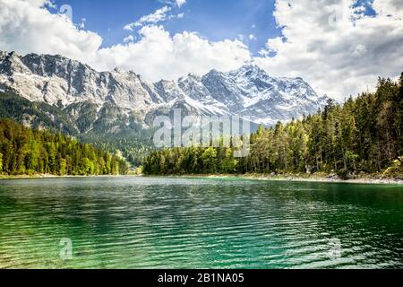 Eibsee mit Zugspitze im Hintergrund, Deutschland, Bayern Stockfoto