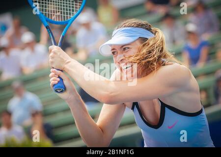 26. Februar 2020: Die fünfmalige Grand-Slam-Weltmeisterin Maria Sharapova ist im Alter von 32 Jahren "auf Wiedersehen" beim Tennis. Die Russin gewann 2004 ihren ersten Grand Slam in Wimbledon im Alter von 17 Jahren und beendete den Karriere-Slam, alle vier großen Titel, mit dem Gewinn der French Open 2012. Bild: 14. Januar 2020: Melbourne, Australien: Maria SHARAPOVA (RUS) trifft im AgBioEn Kooyong Classic am 1. Tag in Melbourne eine Rückhand auf Laura Siegemund (GER). Credit: Chris Putnam/ZUMA Wire/Alamy Live News Stockfoto