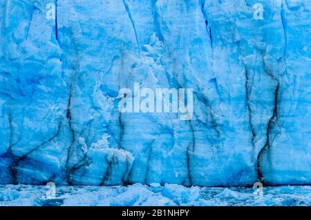 Nationalpark LOS GLACIARES, ARGENTINIEN - CIRCA FEBRUAR 2019: Nahaufnahme des Gletschers Perito Moreno, ein berühmtes Wahrzeichen der Los Glaciares Nation Stockfoto