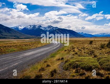 Nationalpark LOS GLACIARES, ARGENTINIEN - CIRCA FEBRUAR 2019: Landschaft rund um den Nationalpark los Glaciares in Argentinien. Stockfoto