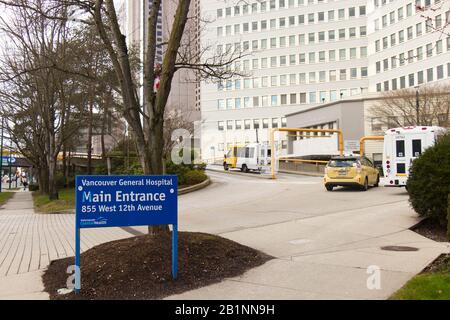 Vancouver, Kanada - 17. Februar 2020: Blick auf den Haupteingang "Vancouver General Hospital" an der W 12th Avenue Stockfoto