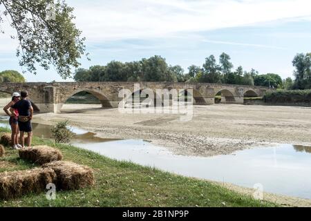 Buriano Brücke über den Arno bei Arezzo, Toskana, Italien Stockfoto