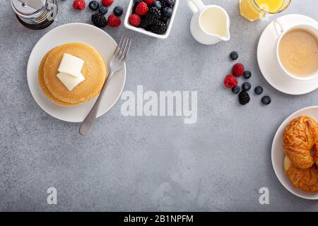 Frühstückstisch oben mit Copyspace Stockfoto