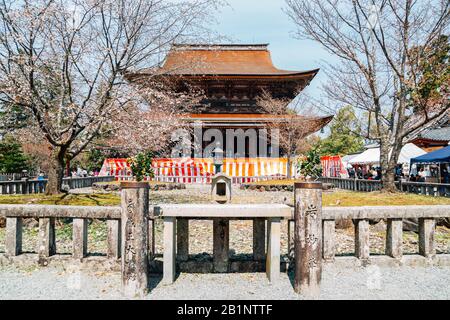 Nara, Japan - 7. April 2019: Yoshino-Berg-Kimpusen-JI-Tempel Stockfoto