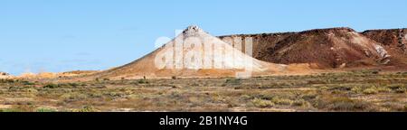 Das Reservat Breakaways liegt 32 km nördlich von Coober Pedy. Es besteht aus bunten, niedrigen Hügeln, die sich von der Stuart Range, also ihrem na, getrennt haben Stockfoto