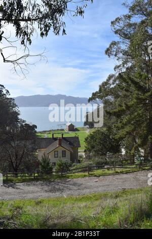 Historisches Camp Reynolds West Garrison Gebäude auf der Westseite von Angel Island. Stockfoto