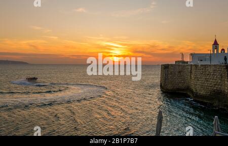 Sonnenuntergang, Stadtmauer, Franziskanerkirche St. Johannis, Akko, Israel Stockfoto