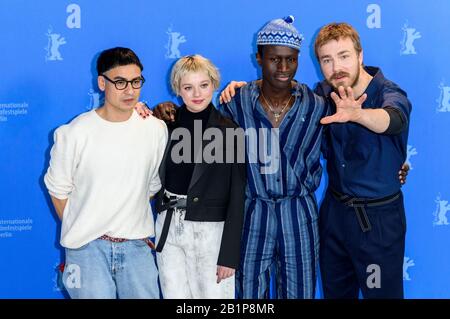 Berlin, Deutschland. Februar 2020. Burhan Qurbani, Jella Haase, Welket Bungue und Albrecht Schucht an der Fotocall für den 'Berlin Alexanderplatz' auf der Berlinale 2020/70. Internationalen Filmfestival Berlin im Hotel Grand Hyatt. Berlin, 26. Februar 2020 - weltweite Nutzung Credit: Dpa / Alamy Live News Stockfoto