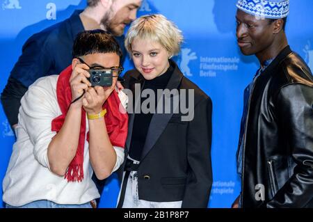 Berlin, Deutschland. Februar 2020. Burhan Qurbani, Albrecht Schuch, Jella Haase und Welket Bungue an der Fotocall für den Berliner Alexanderplatz auf der Berlinale 2020/70. Internationalen Filmfestival Berlin im Hotel Grand Hyatt. Berlin, 26. Februar 2020 - weltweite Nutzung Credit: Dpa / Alamy Live News Stockfoto