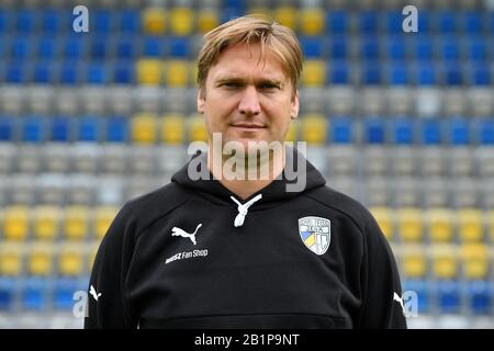 Jena, Deutschland. Juli 2016. Fußball-Bezirksliga, Fotosession FC Carl Zeiss Jena zur Saison 2016 auf dem Ernst-Abbe-Sportplatz. Der damalige Sportdirektor Kenny Verhoene. (Zu dpa "Drittligist Jena setzt auf Verhoene als Trainer neben Klingbeil") Credit: Martin Schutt / dpa-Zentralbild / dpa / Alamy Live News Stockfoto