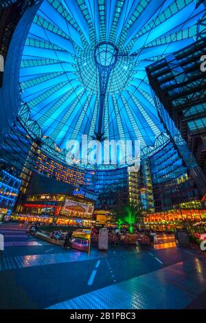 Berlin Mitte Tiergarten Potsdamer Platz gesungen. Stockfoto