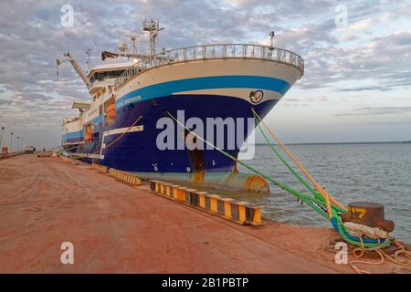 Das Seismische Schiff Oceanic Endeavour berthrte neben einem Quay bei Belem in der Flussmünde des Amazonas. Stockfoto