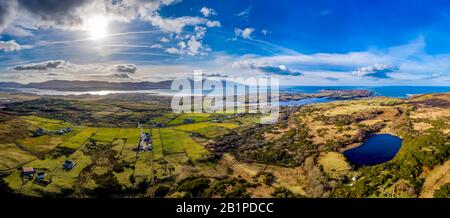 Aus der Luft von Rossbeg zwischen Ardara und Portnoo im County Donegal, Irland. Stockfoto