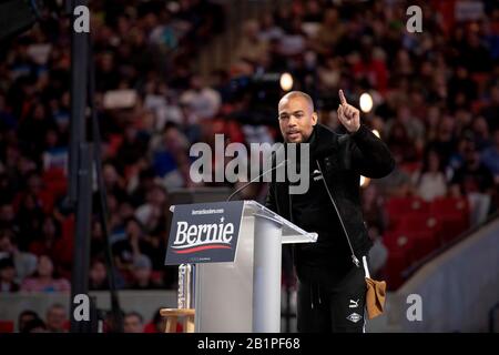 Schauspieler Kendrick Sampson spricht bei einer Kundgebung im Fertitta Center der University of Houston für Super Tuesday am 23. Februar 2020 in Houston, Texas. Stockfoto