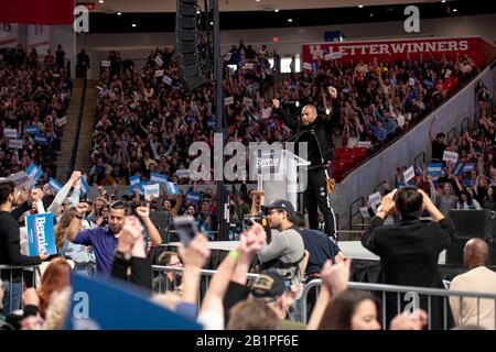 Schauspieler Kendrick Sampson spricht bei einer Kundgebung im Fertitta Center der University of Houston für Super Tuesday am 23. Februar 2020 in Houston, Texas. Stockfoto