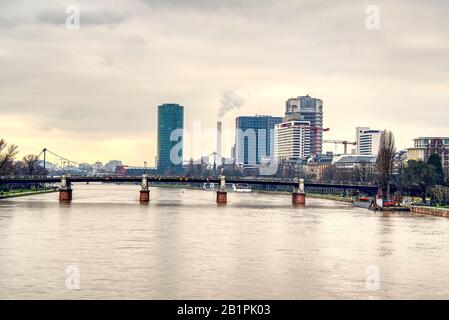 Frankfurt am Main, Deutschland Blick vom Main zum Business Center HDR Shoot Stockfoto