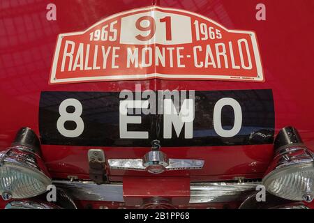 1965 Rallye Monte Carlo Morris Mini Cooper S Motorhaube mit Rallyeplatte. Stockfoto