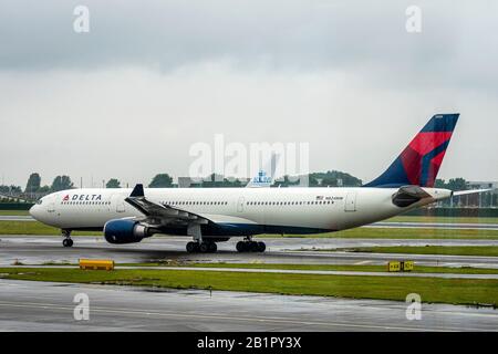 Amsterdam, Niederlande - 5. Juni 2019: Flugzeug der Delta Airlines am Flughafen Amsterdam Schiphol Stockfoto