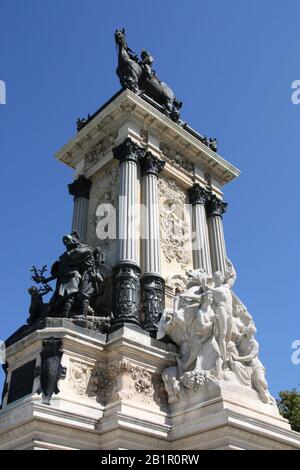 Denkmal im Retiro-Park in Madrid, Spanien. Denkmal des Königs Alfonso XII. Stockfoto