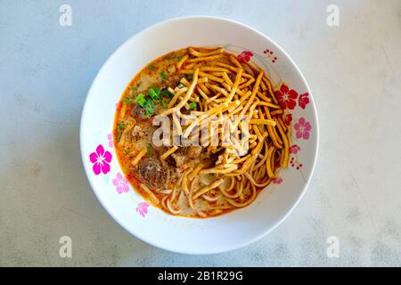 Ein muslimischer Stil khao soi nuea (Rindfleisch khao soi) Stockfoto