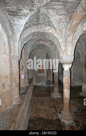 Krypta der Mariä-Himmelfahrt-Kathedrale, Sutri, Latium, Italien Stockfoto